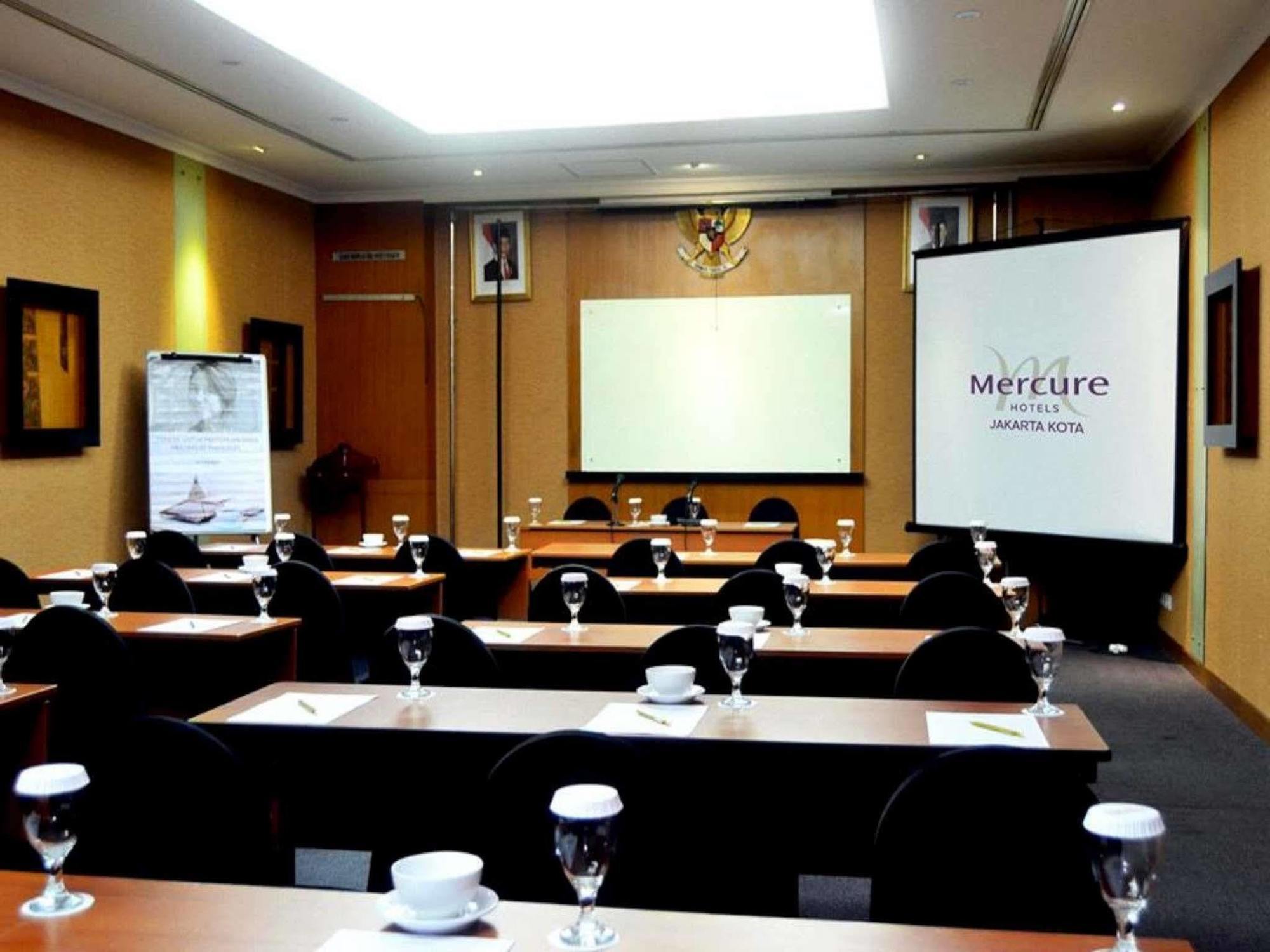 Mercure Jakarta Kota Hotel Bagian luar foto